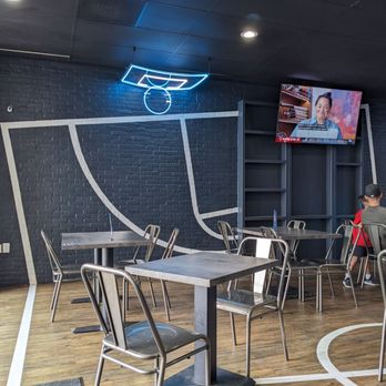 Dirt Dog - Interior - Anne - Hot Dogs Near Me - Long Beach, California