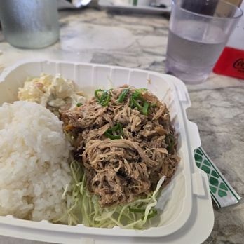 Da Kitchen Maui - Kalua pork lunch plate, with mac salad - Hawaiian Near Me - Kihei, Hawaii Da Kitchen Maui - Kalua pork lunch plate, with mac salad - Hawaiian Near Me - Kihei, Hawaii