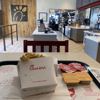 Chick-fil-A - Fast Food Near Me - Woodbridge, New Jersey