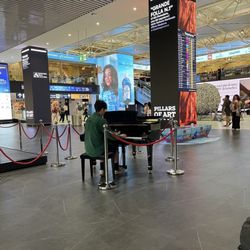 CMP Fiumicino Aeroporto - Oscar Avalos upcoming star pianist from Copenhagen Denmark