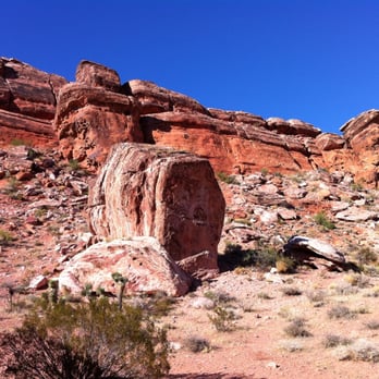 Calico Basin Trail - The valley with big boulders! - Hike up on the trail on the boardwalk side to flat top; DOWN the trail on the OTHER side. 2013 - Hiking Near Me Calico Basin Trail - The valley with big boulders! - Hike up on the trail on the boardwalk side to flat top; DOWN the trail on the OTHER side. 2013 - Hiking Near Me