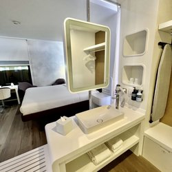 Yotel - Room
