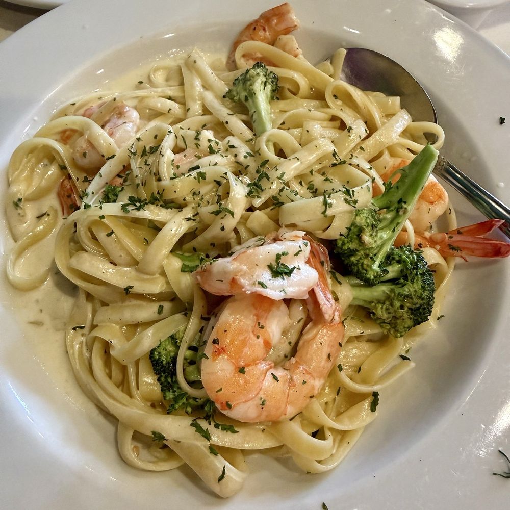 La Ciccia - Shrimp fettuccine Alfredo - Italian Near Me - Honolulu, Hawaii La Ciccia - Shrimp fettuccine Alfredo - Italian Near Me - Honolulu, Hawaii