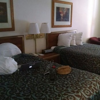 Days Inn by Wyndham Dubuque - Hotels Near Me - Dubuque, Iowa