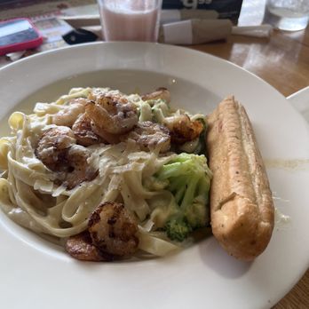 Applebee's Grill + Bar - Breadsticks with Alfredo Sauce - American Near Me - McDonough, Georgia Applebee's Grill + Bar - Breadsticks with Alfredo Sauce - American Near Me - McDonough, Georgia