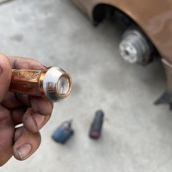 Garcia's Tire Shop - Broken wheel stud
