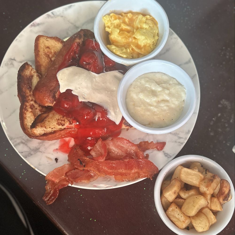 Boss Queens Soul Cafe - Loaded brioche French toast, Bacon, Grits, Eggs, Potatoes - Soul Food Near Me - Norfolk, Virginia