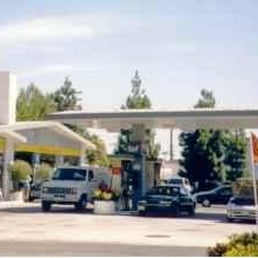 Barron Park Shell. Look at the price of gas!! And, that probably wasn't the least expensive station at the time either. That's a Sable:-) Barron Park Shell. Look at the price of gas!! And, that probably wasn't the least expensive station at the time either. That's a Sable:-)