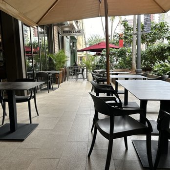 Basalt - Lovely downtown patio for amazing food and service. 11:30 Friday and lots of empty brunch seats! - New American Near Me - Honolulu, Hawaii