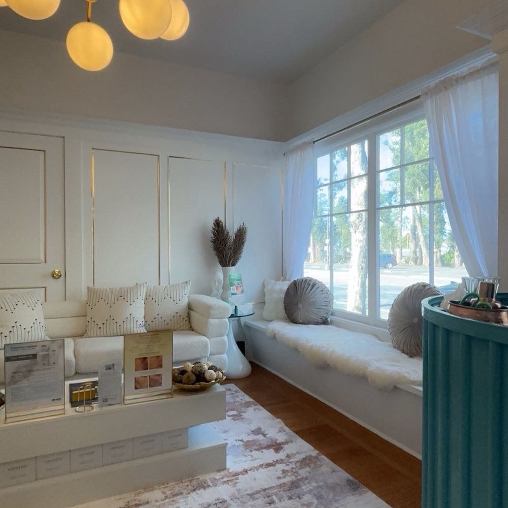 Beautiful waiting area, very relaxing and inviting. Beautiful waiting area, very relaxing and inviting.