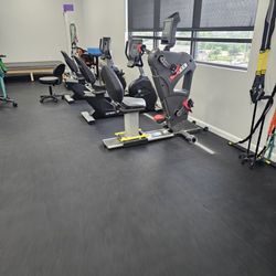 Paramount Physical Therapy & Rehab - Physical therapy room