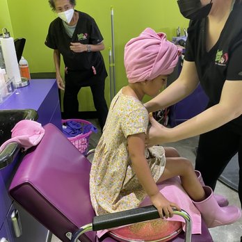 Sweet & Sassy - Shampoo station - Piercing Near Me - San Antonio, Texas Sweet & Sassy - Shampoo station - Piercing Near Me - San Antonio, Texas