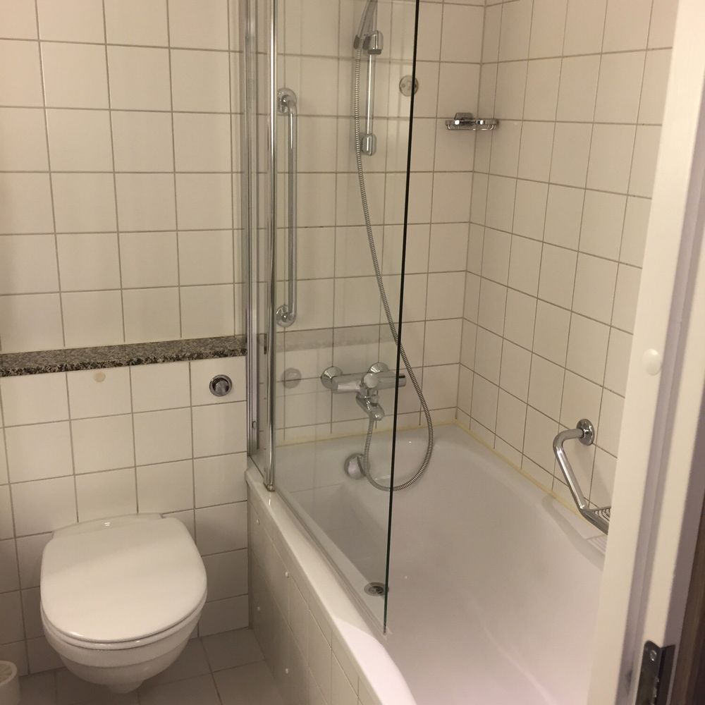 Radisson Blu Airport Hotel - Shower - Hotels Near Me - Gardermoen, 02 Radisson Blu Airport Hotel - Shower - Hotels Near Me - Gardermoen, 02