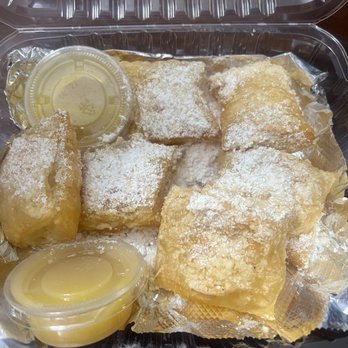 Stevie's Creole Cafe - Traditional Beignets - Cajun/Creole Near Me - Los Angeles, California