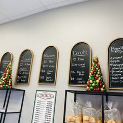 Starbread Bakery - Cute displays
