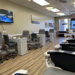 Foxy Nails - New chairs and decor - lovely!