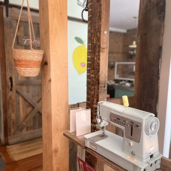 Chez Mère-Grand - a sewing machine on a table - Coffee & Tea Near Me - Montreal, Quebec Chez Mère-Grand - a sewing machine on a table - Coffee & Tea Near Me - Montreal, Quebec
