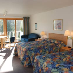 AppleCreek Resort - Hotel & Suites - With two queen beds and a sleeper sofa there is plenty of space for the family in our double queen rooms.