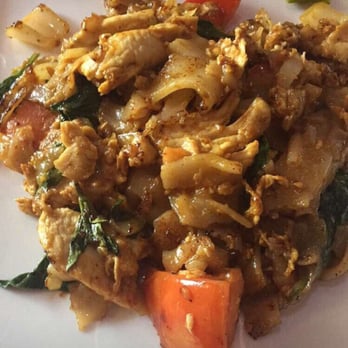 Nur Thai - Drunken noodle with chicken - Thai Near Me - Park, New York Nur Thai - Drunken noodle with chicken - Thai Near Me - Park, New York
