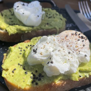 Doce Cuarenta - Avocado toast sin bacon - Bakeries Near Me - La Paz, BCS