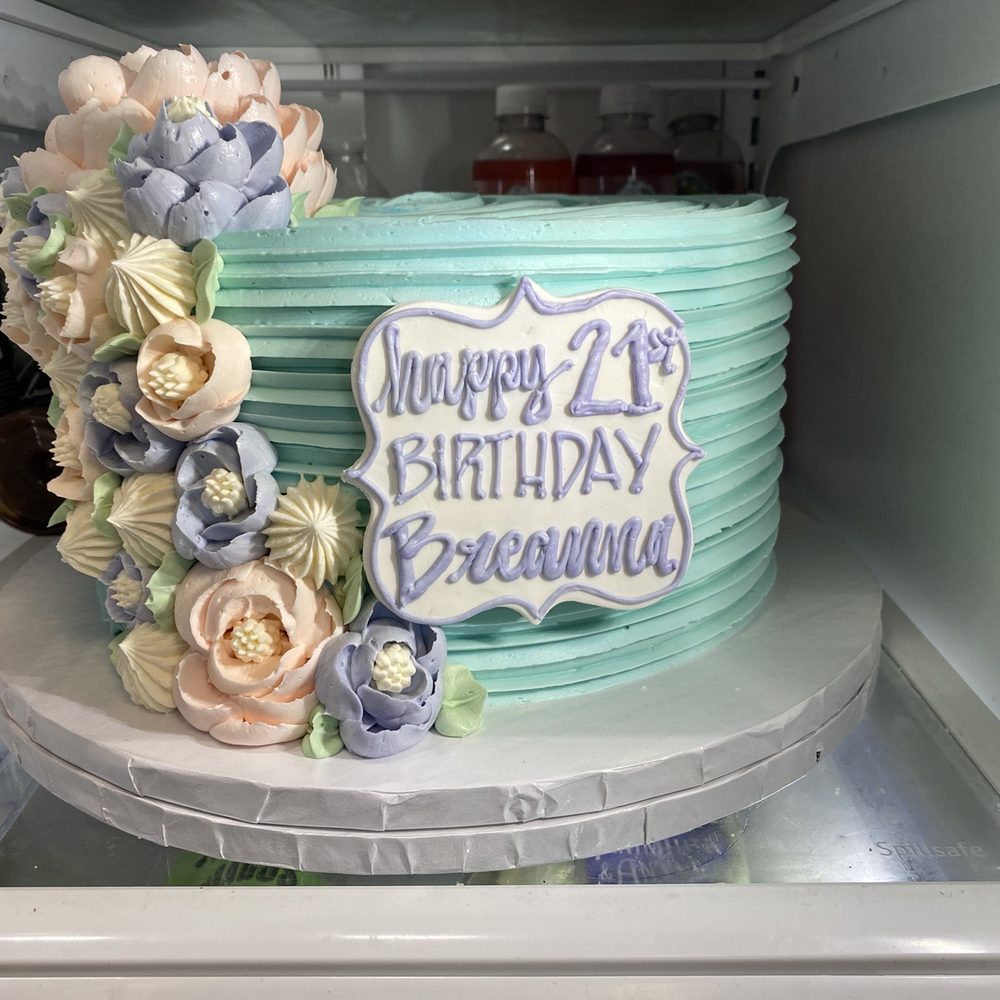White Flower Cake Shoppe - My granddaughters 21st Birthday Cake White cake with vanilla - Cupcakes Near Me - Solon, Ohio White Flower Cake Shoppe - My granddaughters 21st Birthday Cake White cake with vanilla - Cupcakes Near Me - Solon, Ohio