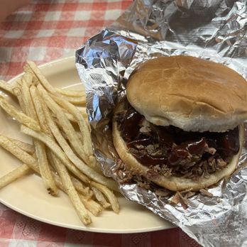 Chuy's Bar B Q - Chopped BBQ brisket sandwich - Barbeque Near Me - Weatherford, Texas Chuy's Bar B Q - Chopped BBQ brisket sandwich - Barbeque Near Me - Weatherford, Texas