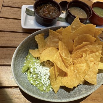 Flores San Mateo - Guac and chips - Mexican Near Me - San Mateo, California