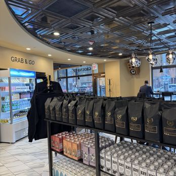 Ground Up Coffee - Interior - Coffee & Tea Near Me - Chicago, Illinois