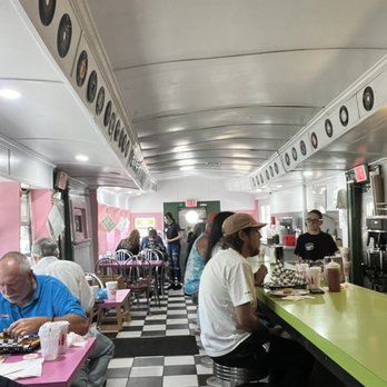 Angel's Dining Car - Inside - Southern Near Me - Palatka, Florida