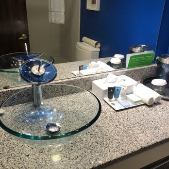 Hotel Zico - Sink area - Hotels Near Me - Mountain View, California