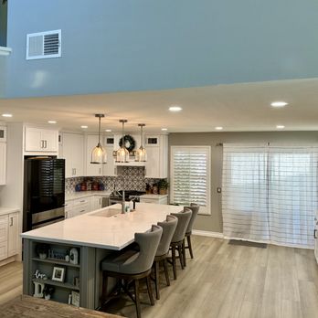 Modern Kitchens and Bath - a large kitchen with a center island - General Contractors Near Me - Tustin, California Modern Kitchens and Bath - a large kitchen with a center island - General Contractors Near Me - Tustin, California