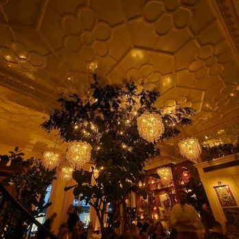 Jacuzzi - Dining room - Restaurants Near Me - London, XGL
