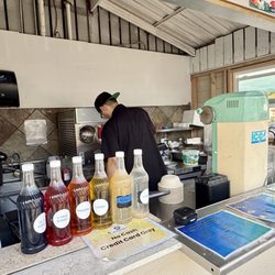 Diamond Head Market & Grill - Prepping my order