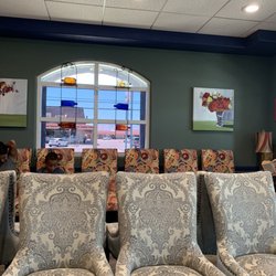 Alan E Gorenberg MD Inc - Love the dining room chairs that match nothing and further clutter the waiting room.
