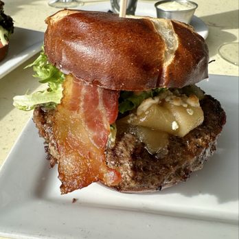 Vogue Bistro - Vogue Burger - French Near Me - Surprise, Arizona