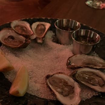 CW's Gin Joint - Oysters - Cocktail Bars Near Me - Tampa, Florida