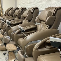 Royal Nails & Spa - Pedicure chairs