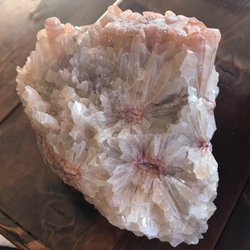 Sisters Gift Shop and Rocks