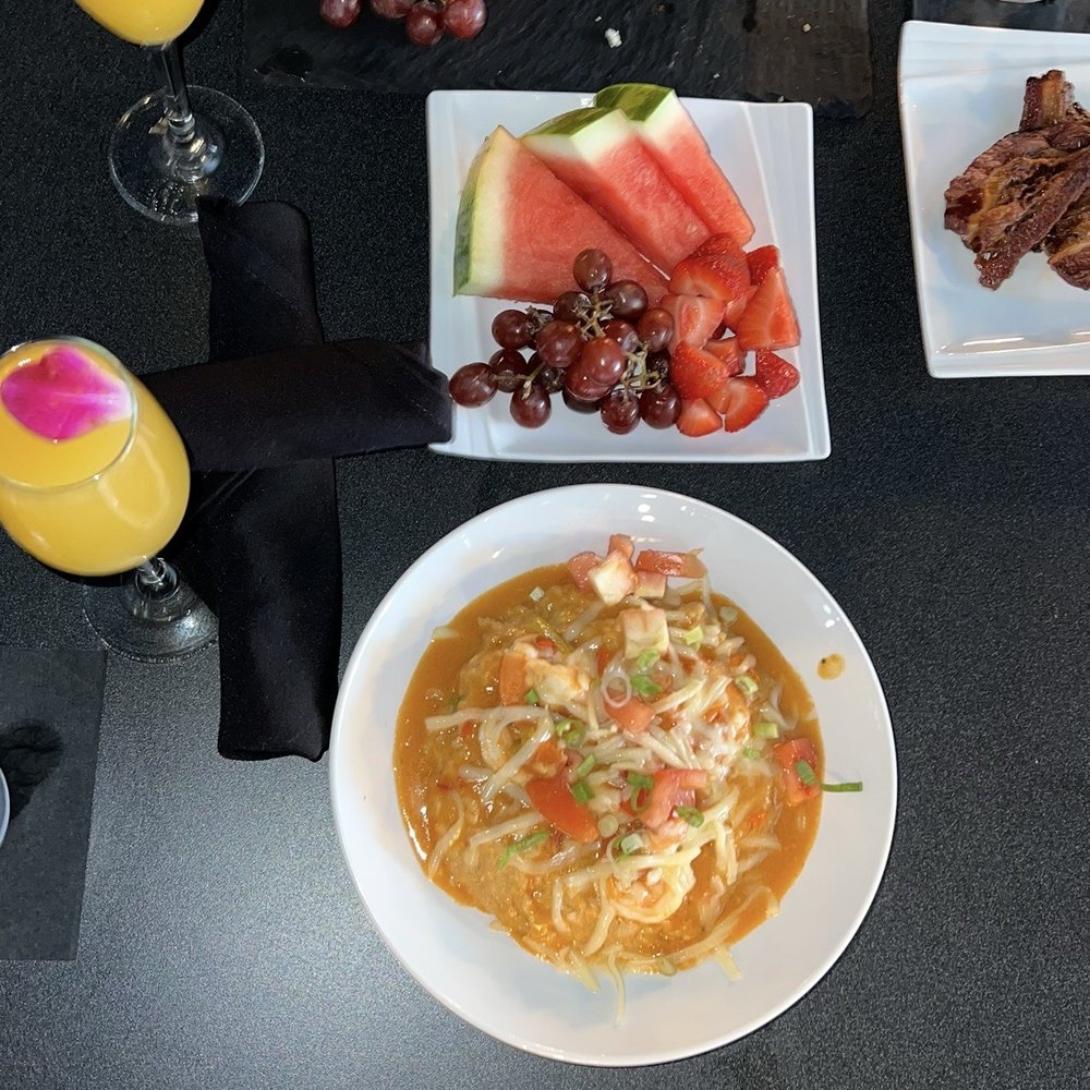 The Camden Social - Shrimp & Grits Fresh Fruit Chicken Biscuit - Cocktail Bars Near Me - Minneapolis, Minnesota