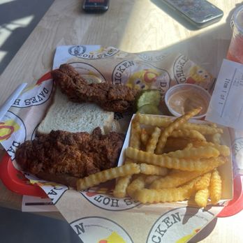 Dave's Hot Chicken - Chicken Shop Near Me - Spring, Texas