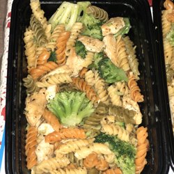 Simply Rooted - Chicken and veggie pasta with broccoli