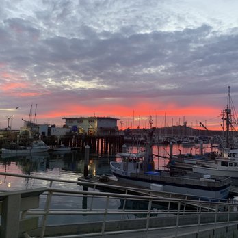Pillar Point Harbor - Typical gorgeous sunset over Pillar Point Harbor - Rafting/Kayaking Near Me - Half Moon Bay, California Pillar Point Harbor - Typical gorgeous sunset over Pillar Point Harbor - Rafting/Kayaking Near Me - Half Moon Bay, California