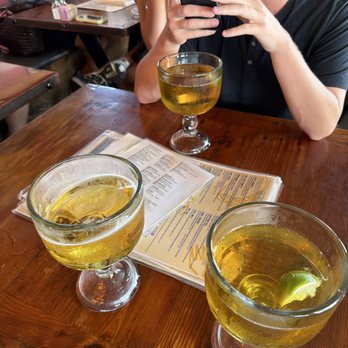 Mutt Lynch's - Pubs Near Me - Newport Beach, California