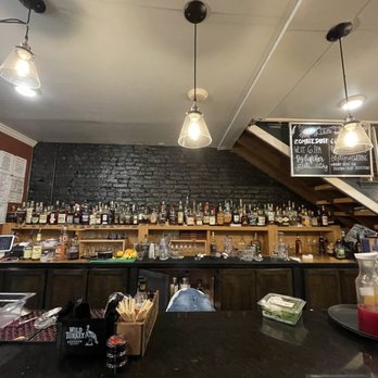 Bourbon On Main - Bourbon for daysssss - Cocktail Bars Near Me - Frankfort, Kentucky