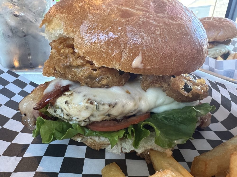 The Clubhouse Bar & Grill - Photo 3