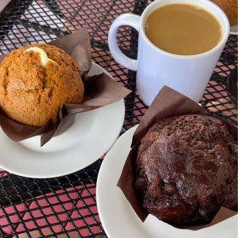 Caffe Florian - Carrot cream cheese and chocolate muffins - Cafes Near Me - Kealakekua, Hawaii