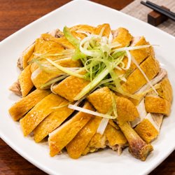 Hunan Szechuan Cuisine - Not into super spicy food? This is a great one to try
Tender chicken with a light, savory scallion flavor -- simple, comforting, and easy
