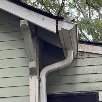 Willow Fast Tree Service - Damage from where the heavy limb impacted the corner of the roof. - Tree Services Near Me - Norcross, Georgia Willow Fast Tree Service - Damage from where the heavy limb impacted the corner of the roof. - Tree Services Near Me - Norcross, Georgia
