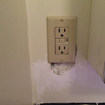 Theater Motel - Outlet in bathroom drywall falling apart - Hotels Near Me - Westfield, New York