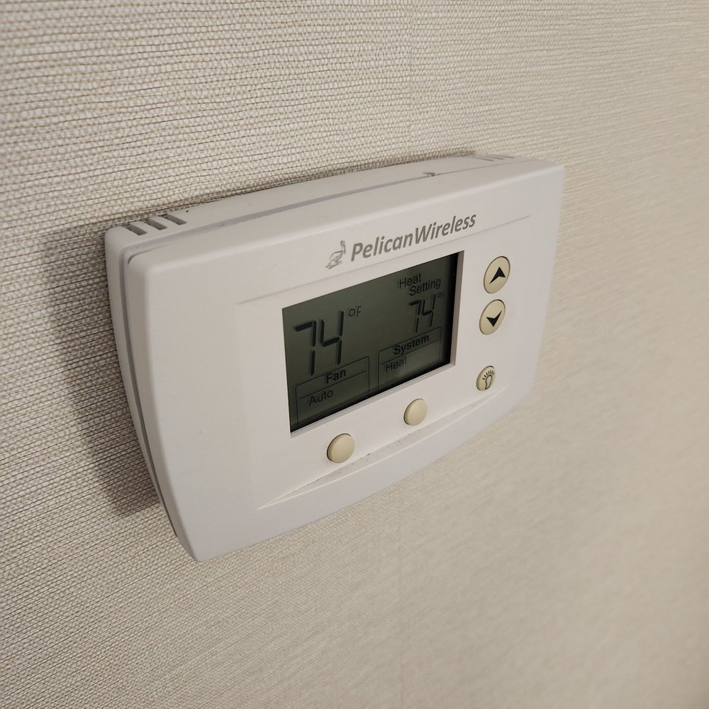 Fairfield by Marriott Inn & Suites Wenatchee - 74 is the max temp you can go.  Also, the cover was coming off. - Hotels Near Me - East Wenatchee, Washington